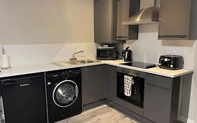 Hosted By Ryan - 2 Bedroom Apartment